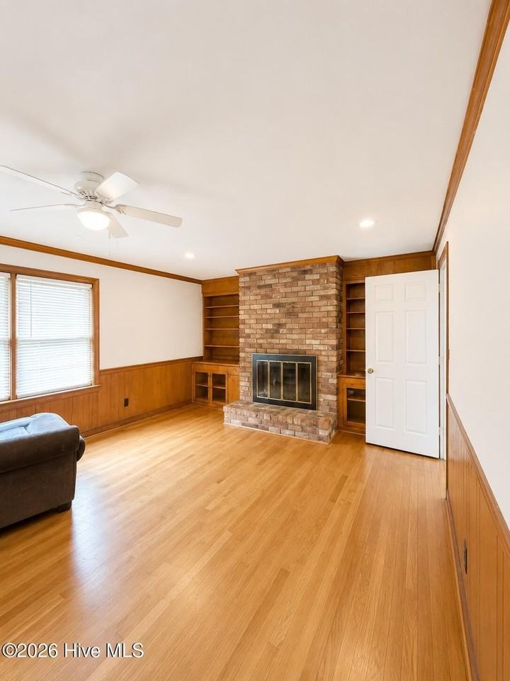 210 Prince Rd - Photo 3 of 8