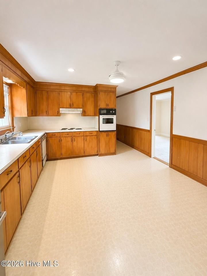210 Prince Rd - Photo 4 of 8