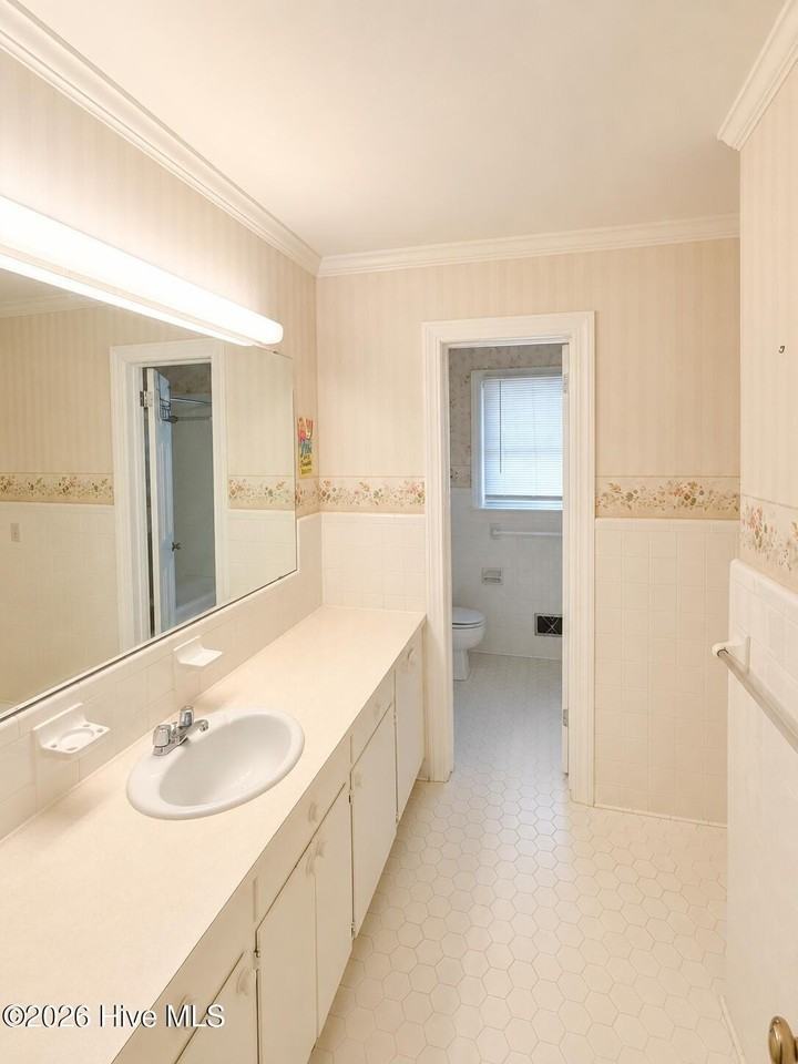 210 Prince Rd - Photo 7 of 8