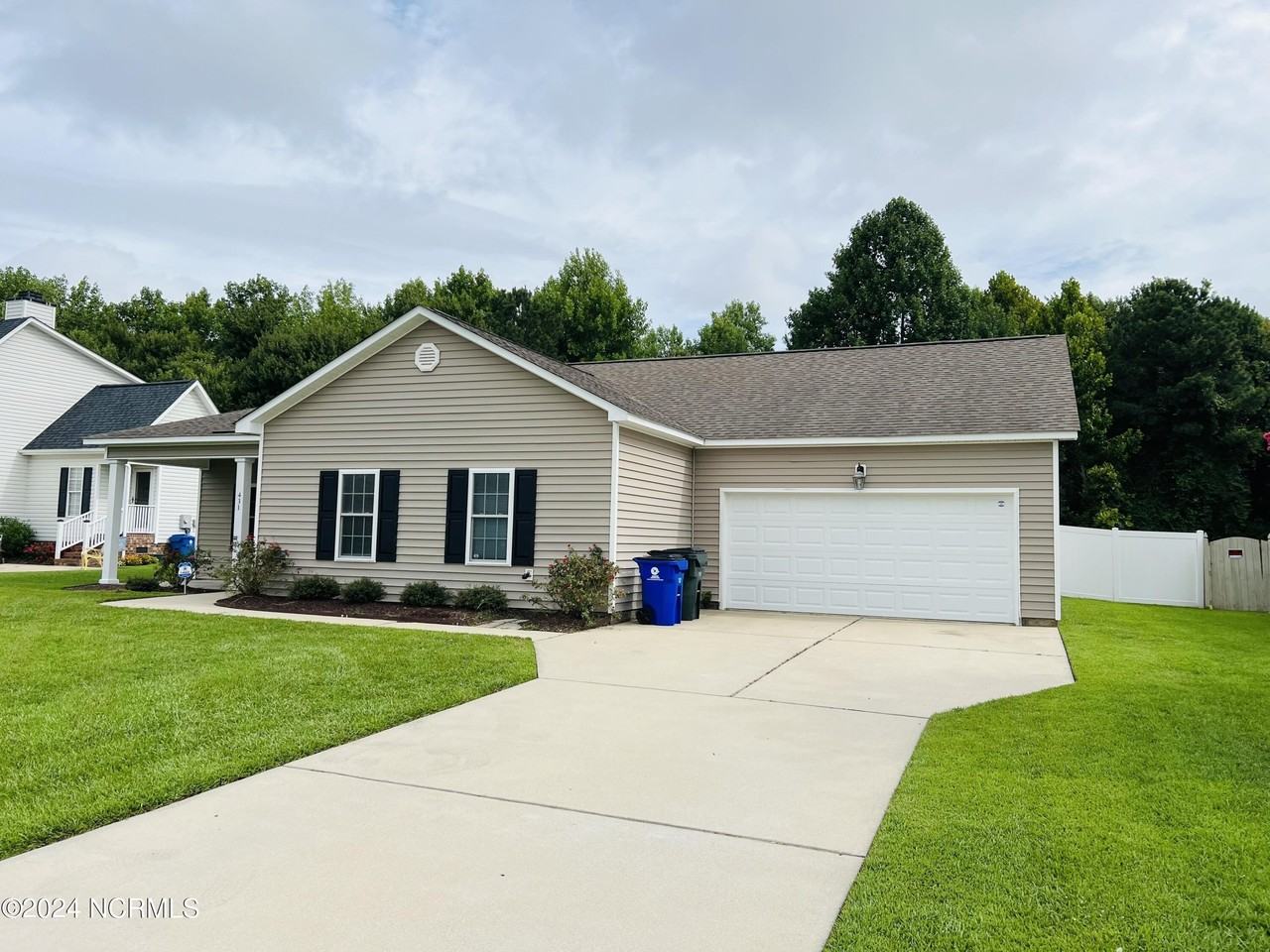 431 Branchwood Dr - Photo 2 of 30
