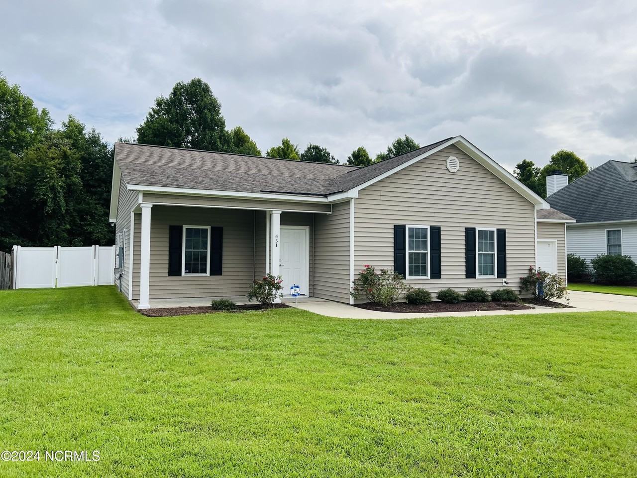 431 Branchwood Dr - Photo 3 of 30