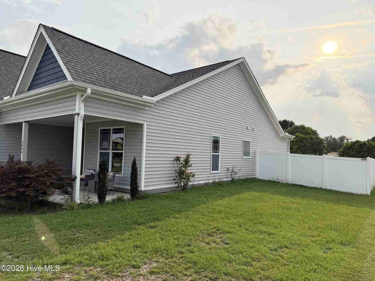 3804 Belfair Dr - Photo 3 of 33