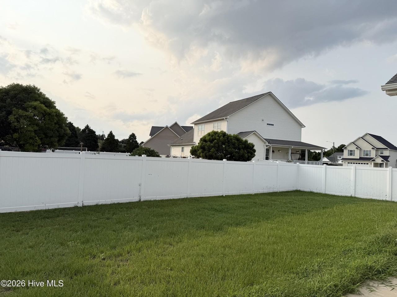 3804 Belfair Dr - Photo 6 of 33