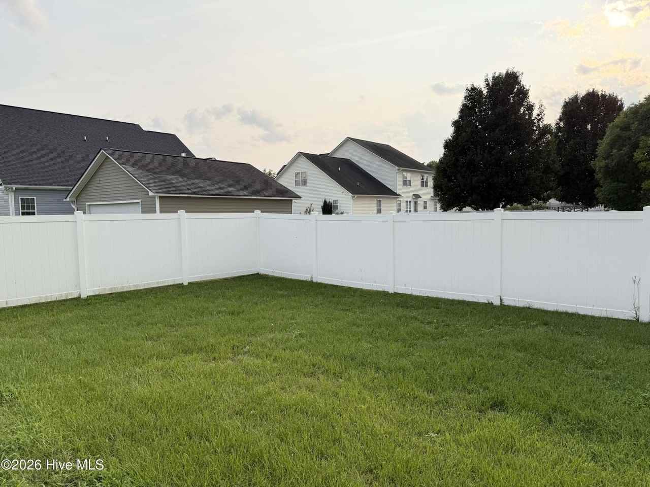 3804 Belfair Dr - Photo 7 of 33