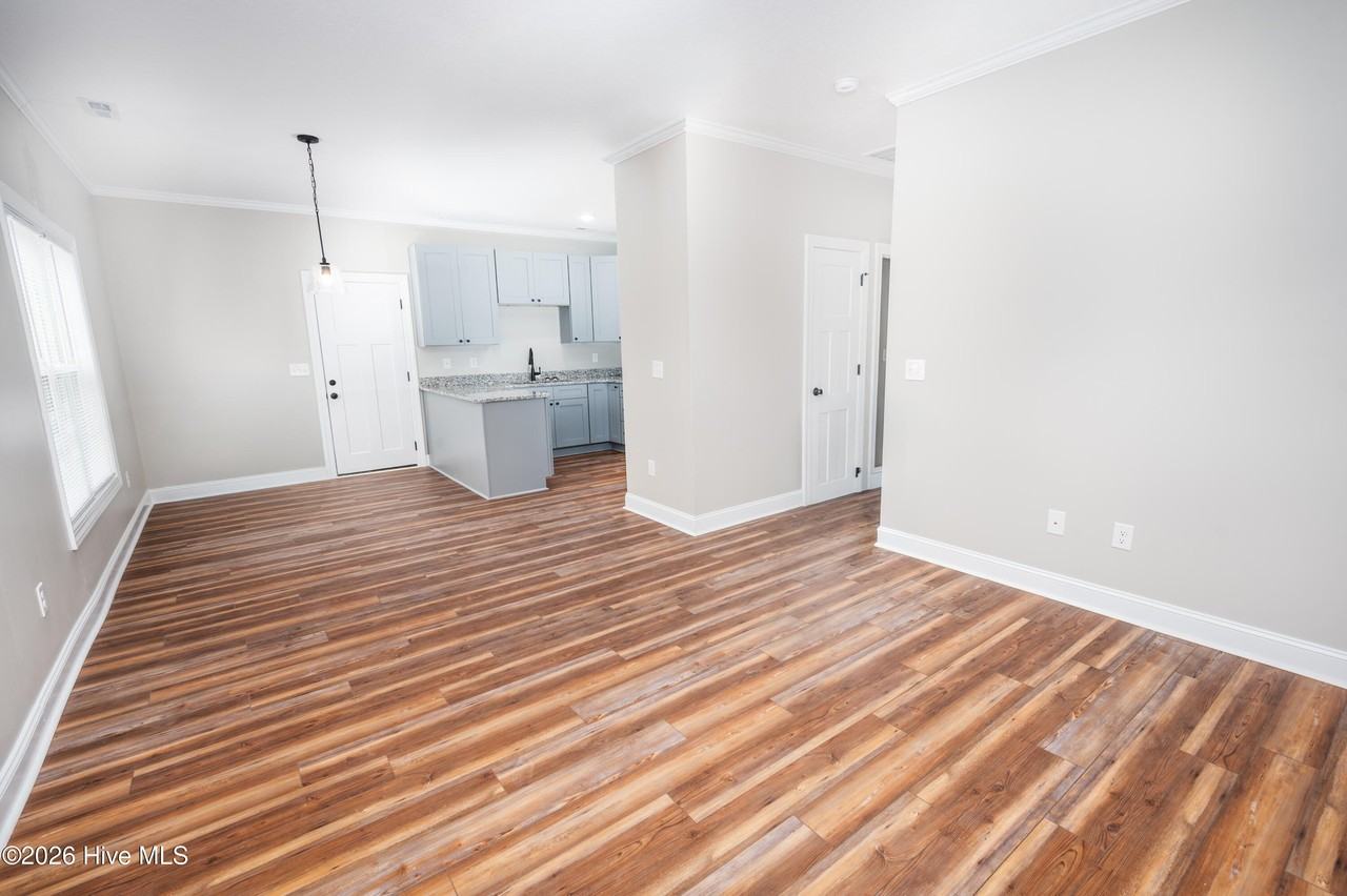 132 Macdonald Blvd - Photo 4 of 19