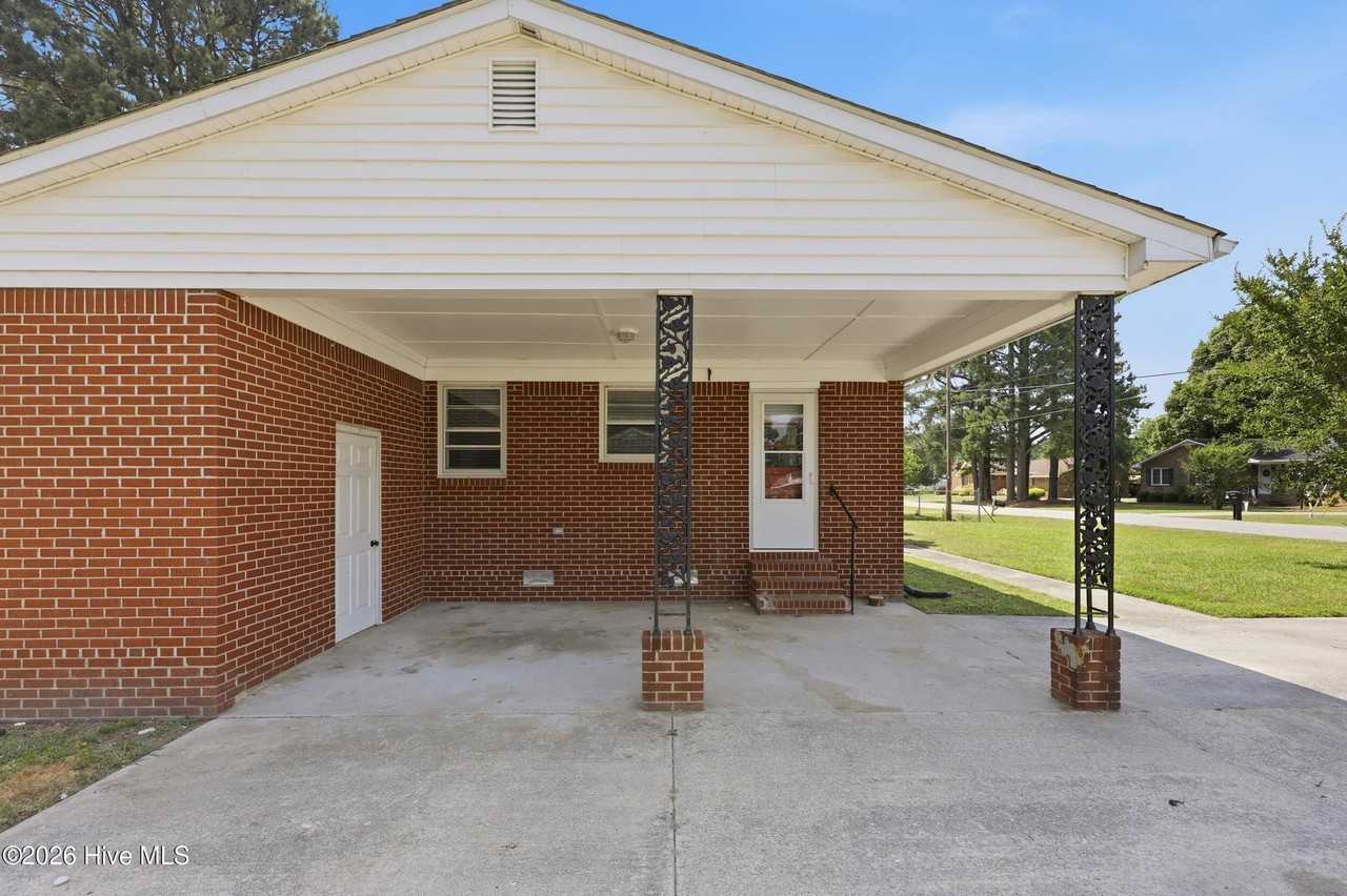 1813 Fearing Ave - Photo 5 of 32
