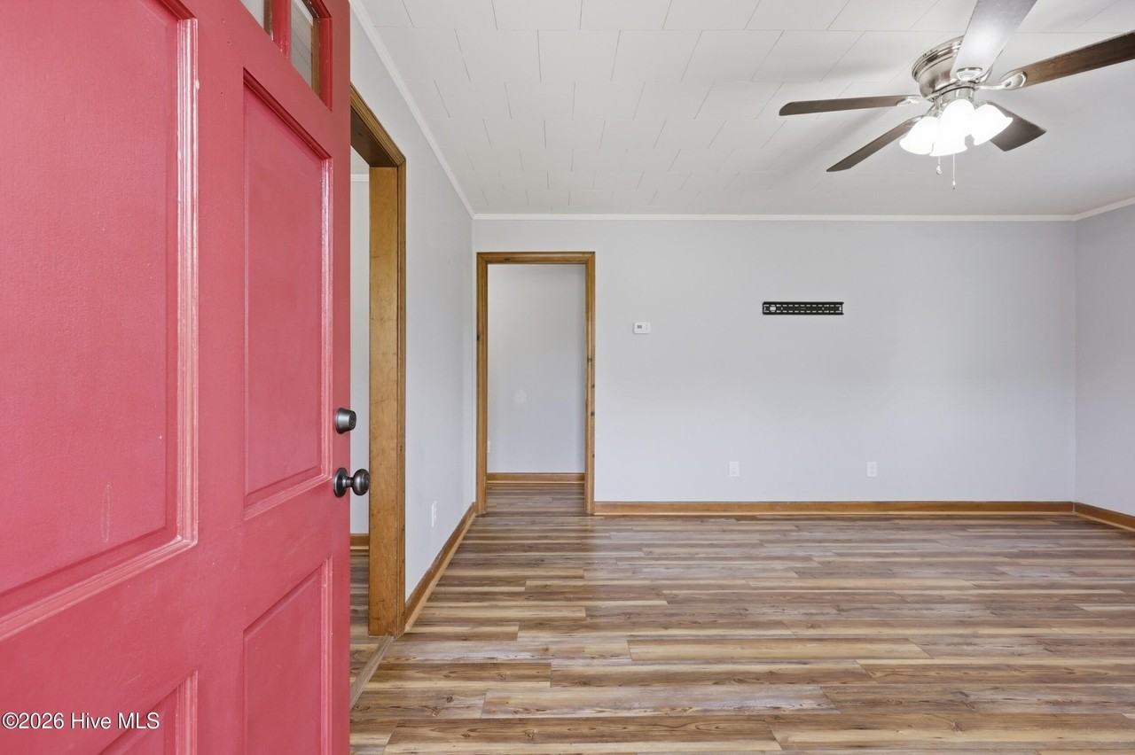 1813 Fearing Ave - Photo 6 of 32
