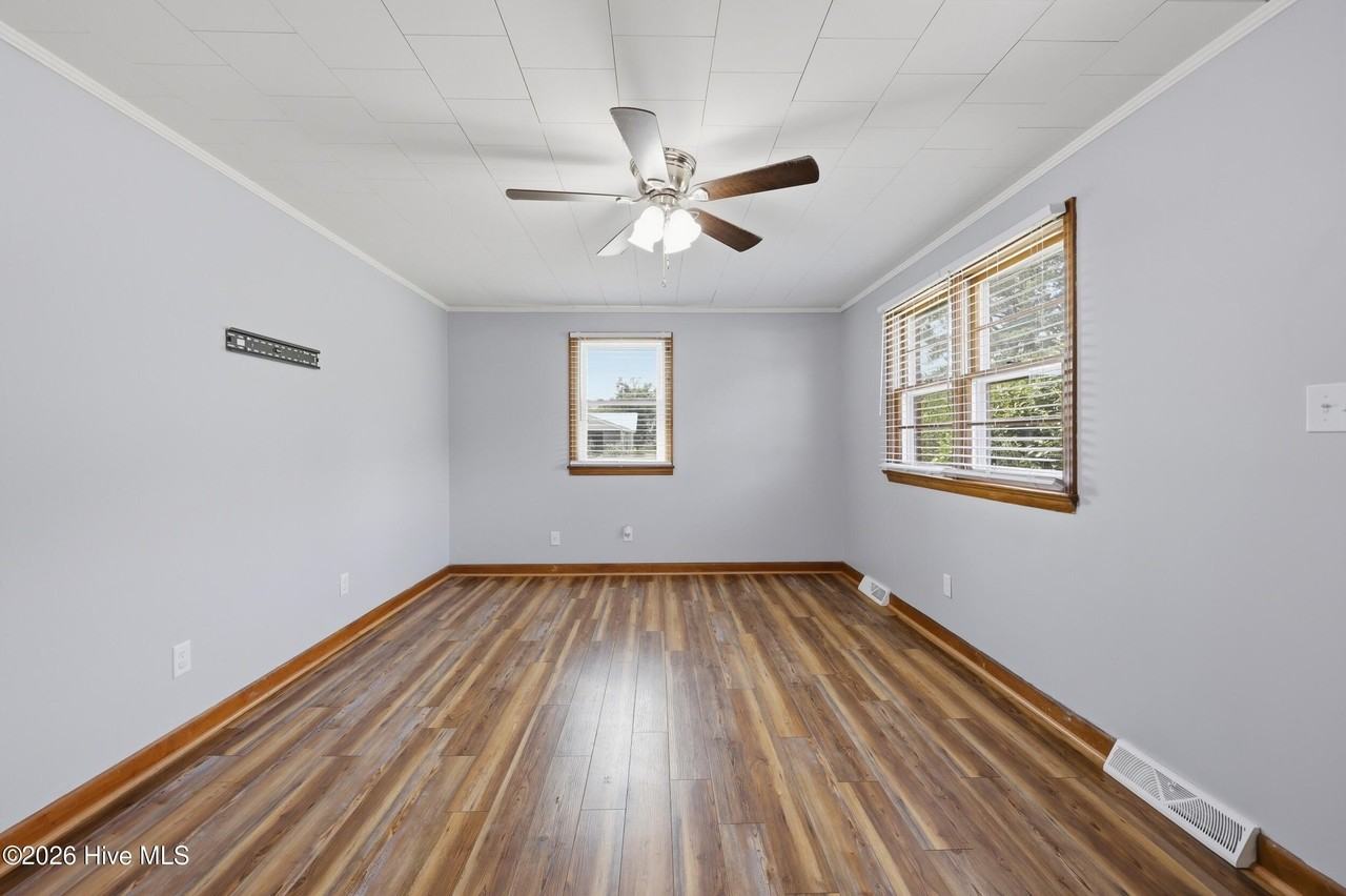 1813 Fearing Ave - Photo 7 of 32