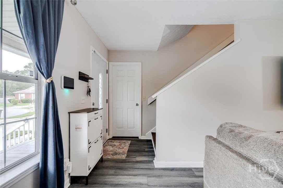 110 Embassy Ct - Photo 6 of 47