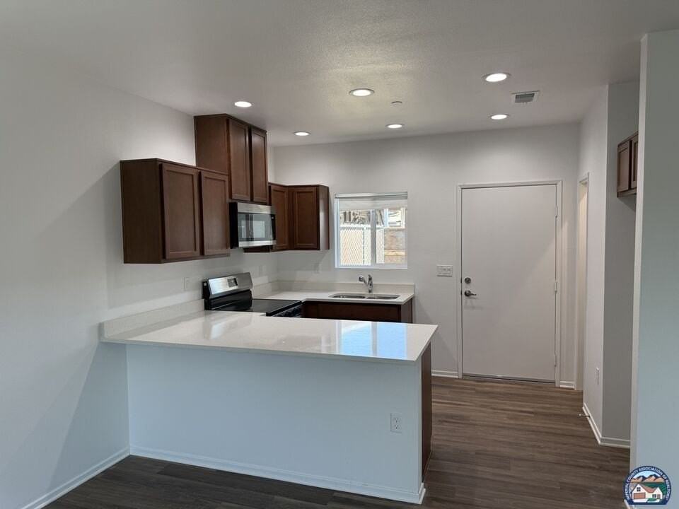 518 S F St - Photo 3 of 18