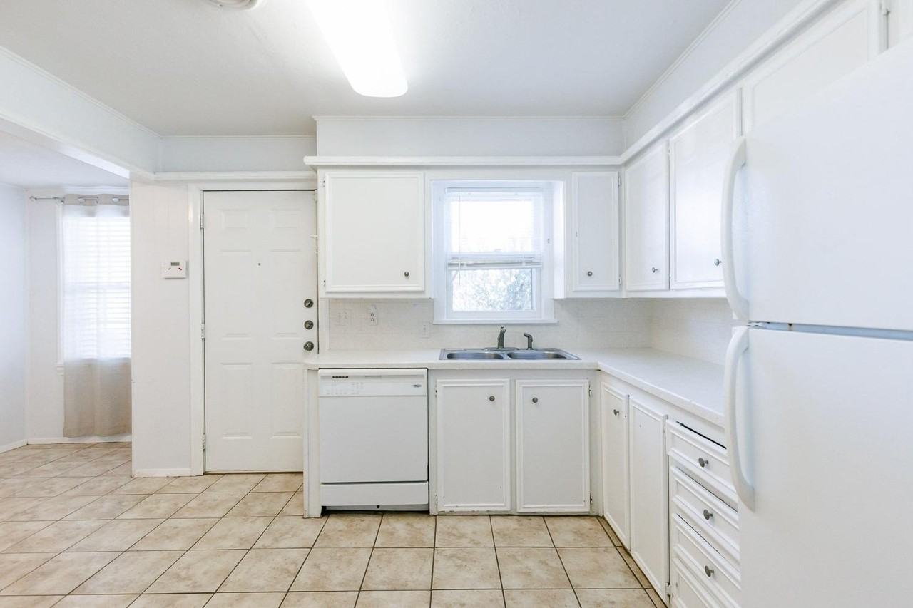 3317 26th St - Photo 7 of 17