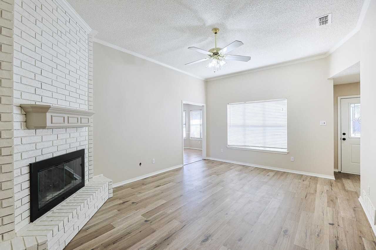9708 Aberdeen Ave - Photo 5 of 50