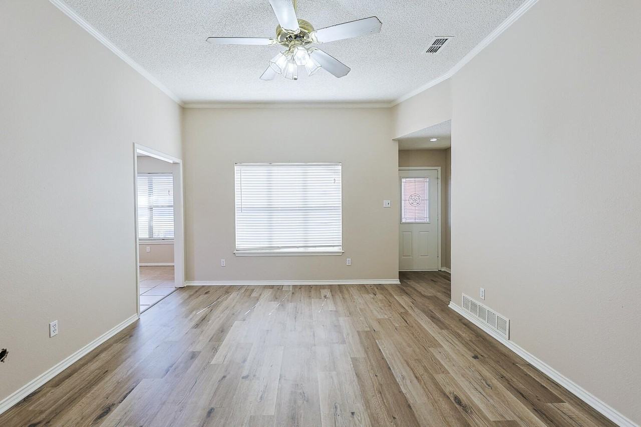 9708 Aberdeen Ave - Photo 6 of 50
