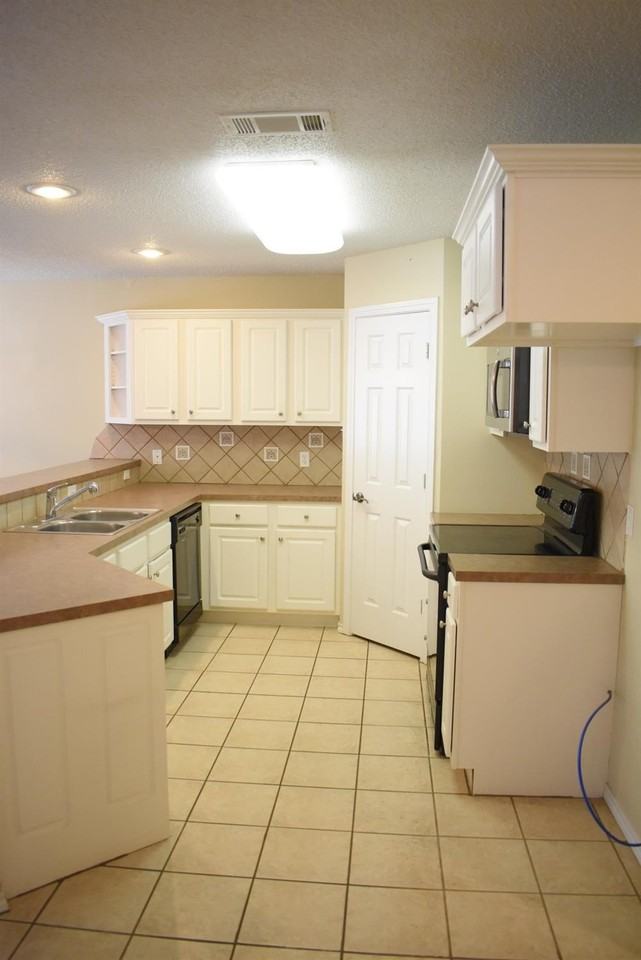 3202 109th St #A - Photo 5 of 18