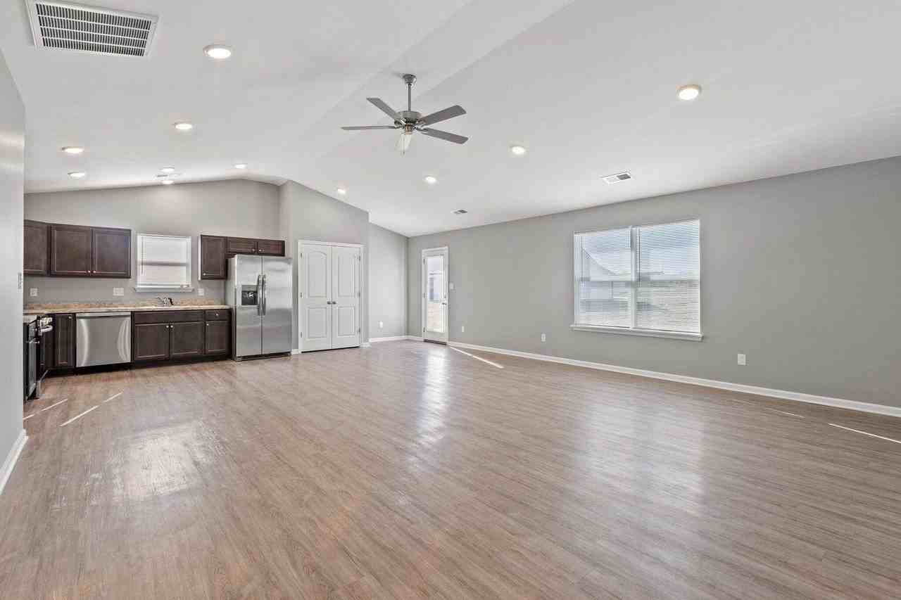 137 Candy Apple Ln - Photo 5 of 16