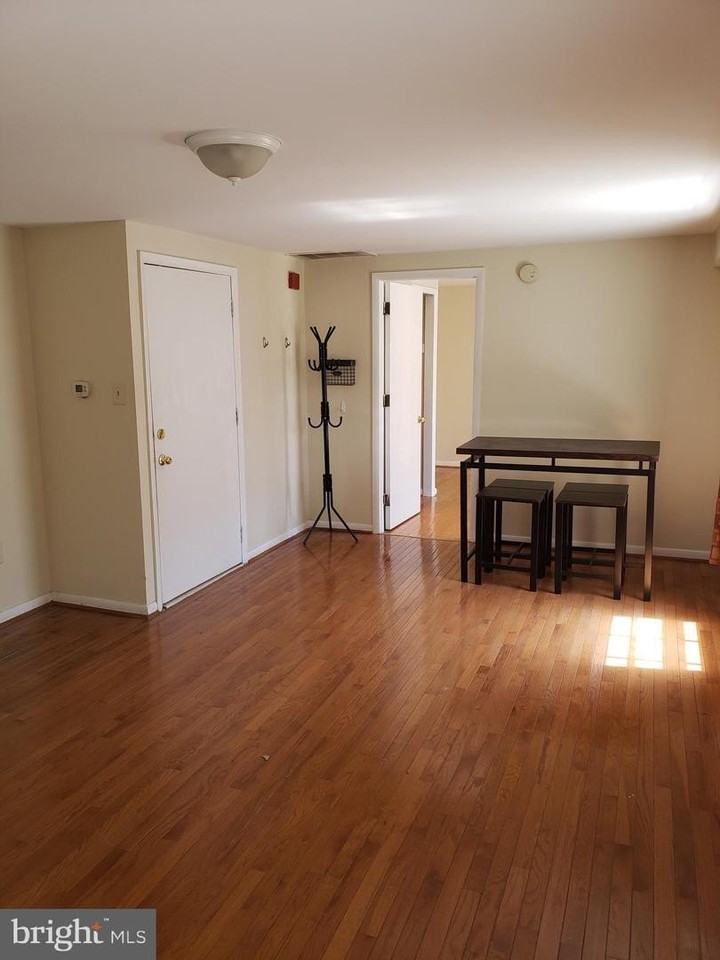 100 N 3rd St - Photo 4 of 9