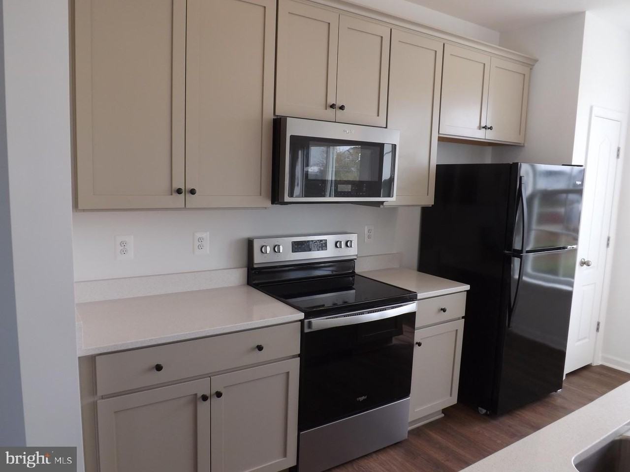 26 Kirby Ct - Photo 3 of 23