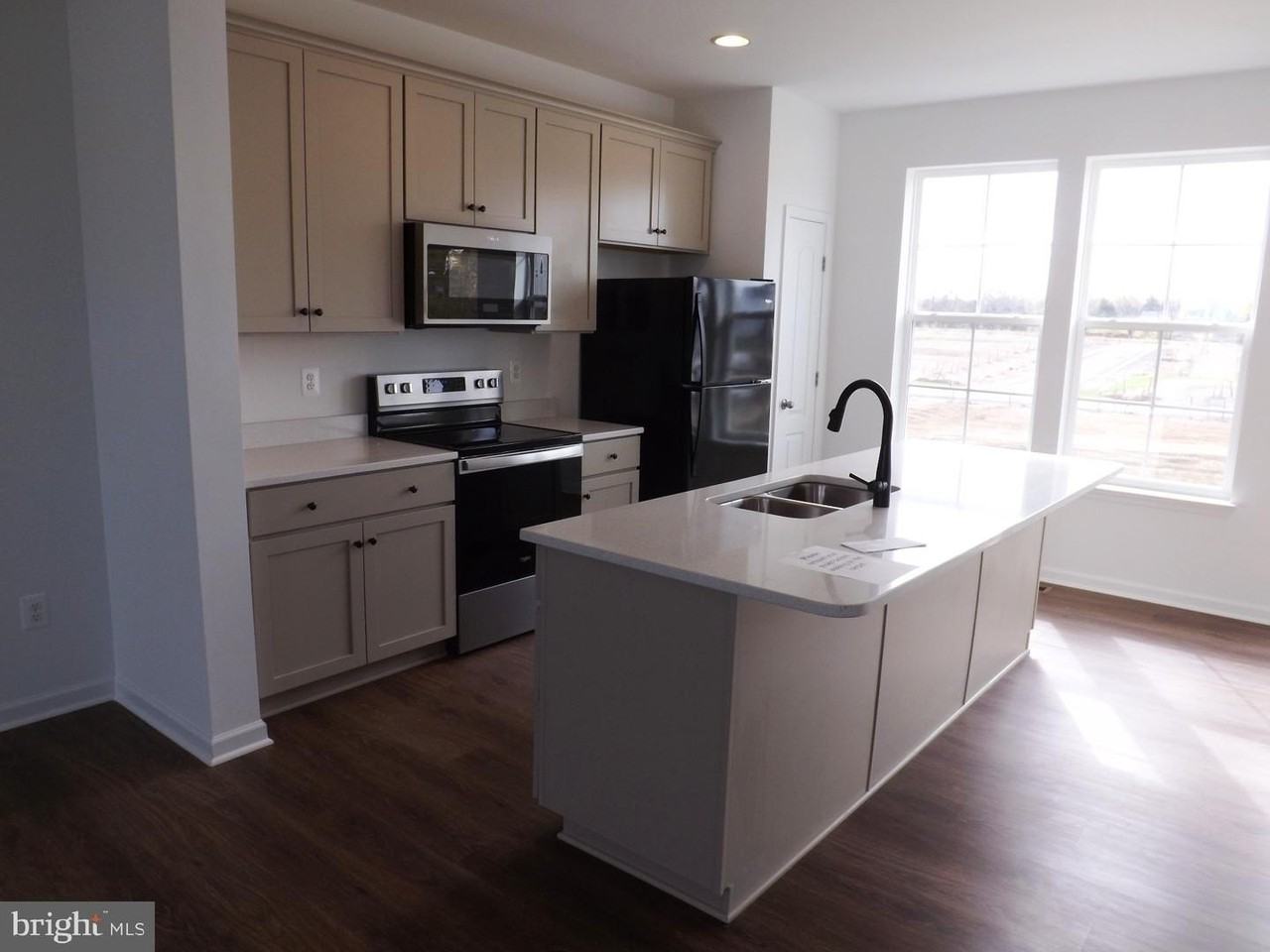 26 Kirby Ct - Photo 4 of 23