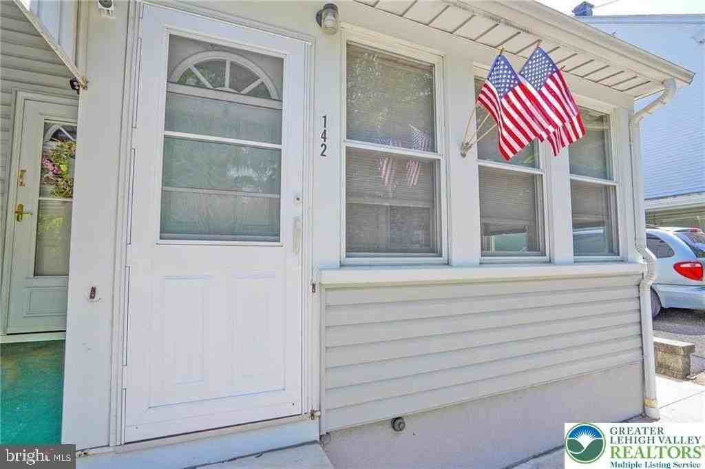 142 W Ridge St - Photo 2 of 4