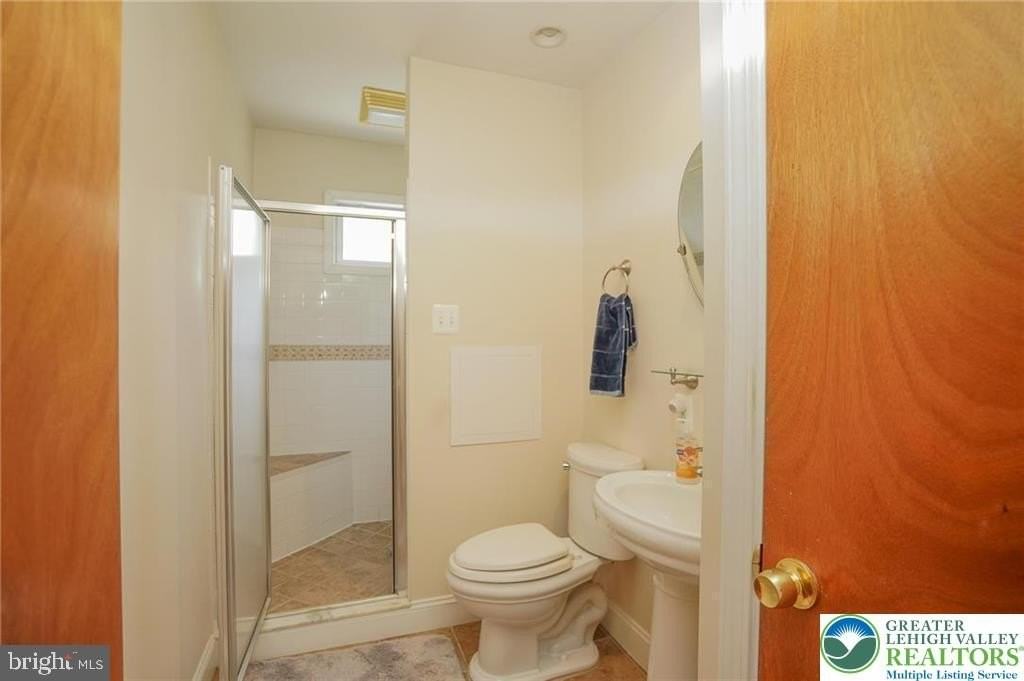 142 W Ridge St - Photo 3 of 4