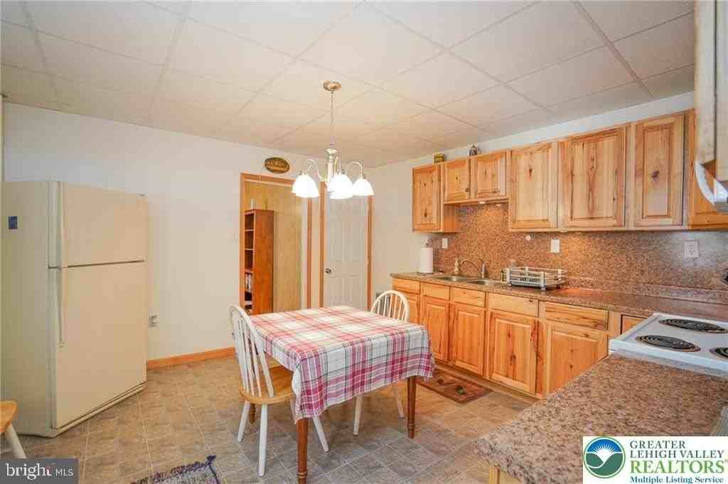 142 W Ridge St - Photo 4 of 4