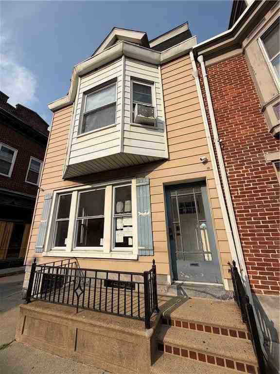 223 N 10th St #1