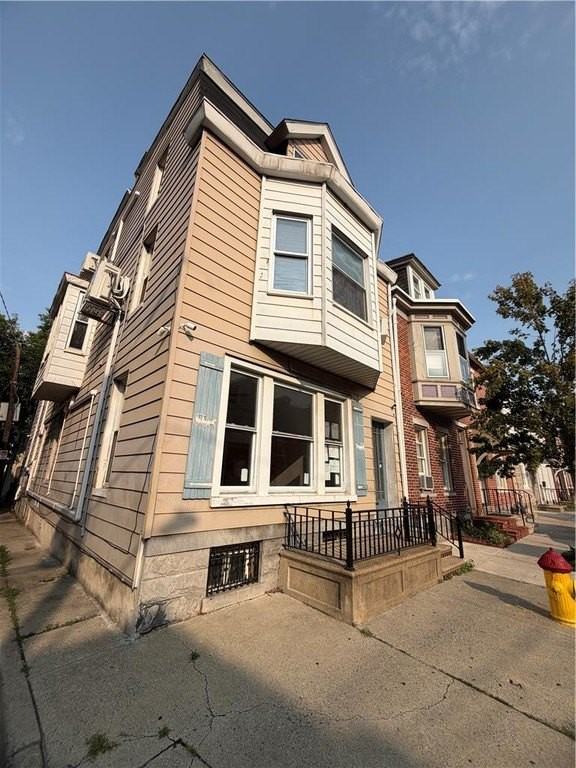 223 N 10th St #1 - Photo 2 of 13