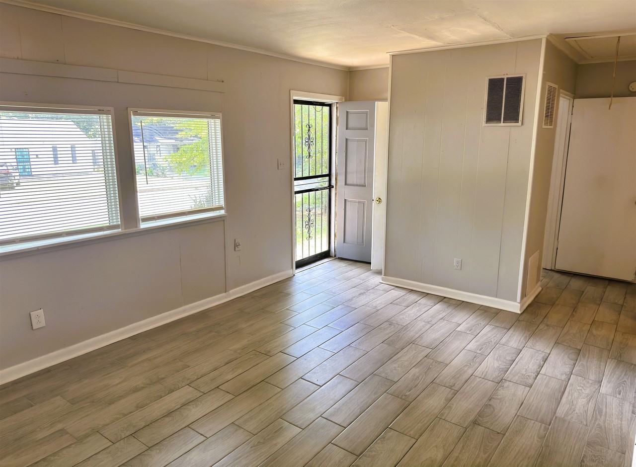 4374 Deborah Ave - Photo 3 of 14