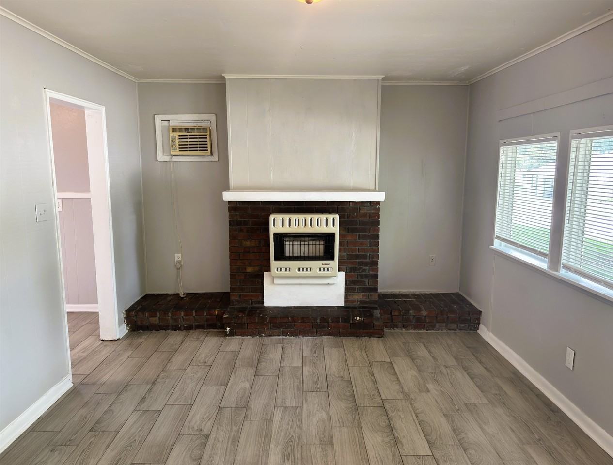 4374 Deborah Ave - Photo 4 of 14