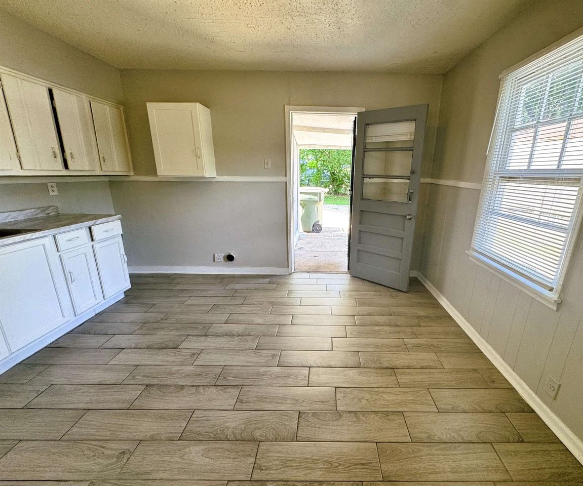 4374 Deborah Ave - Photo 5 of 14