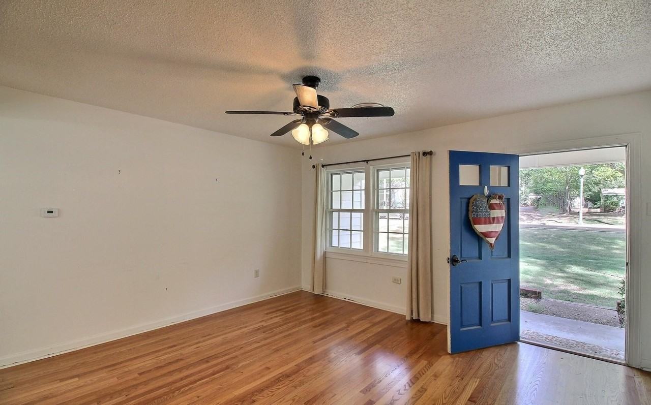 487 S Center St - Photo 4 of 26