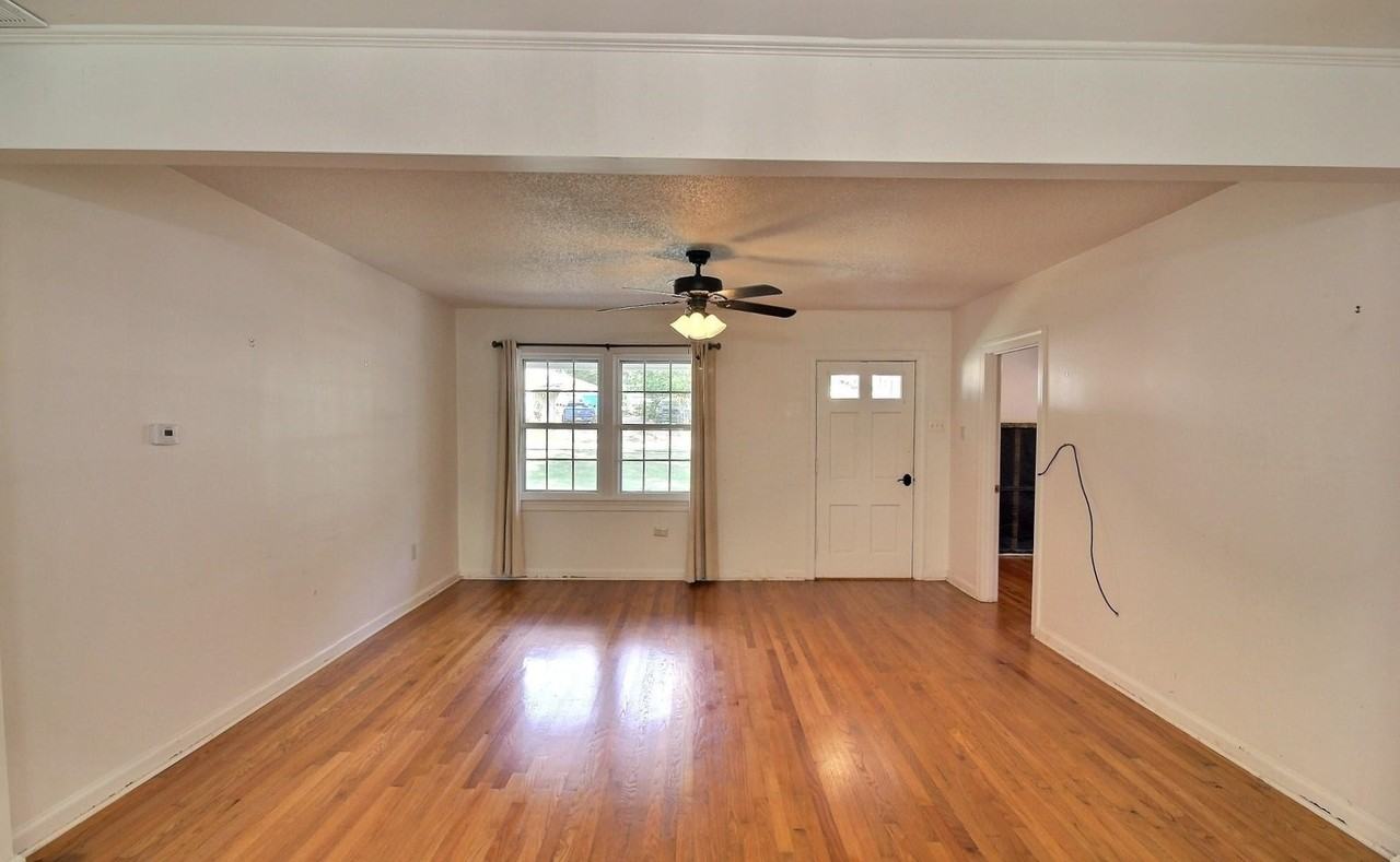 487 S Center St - Photo 5 of 26