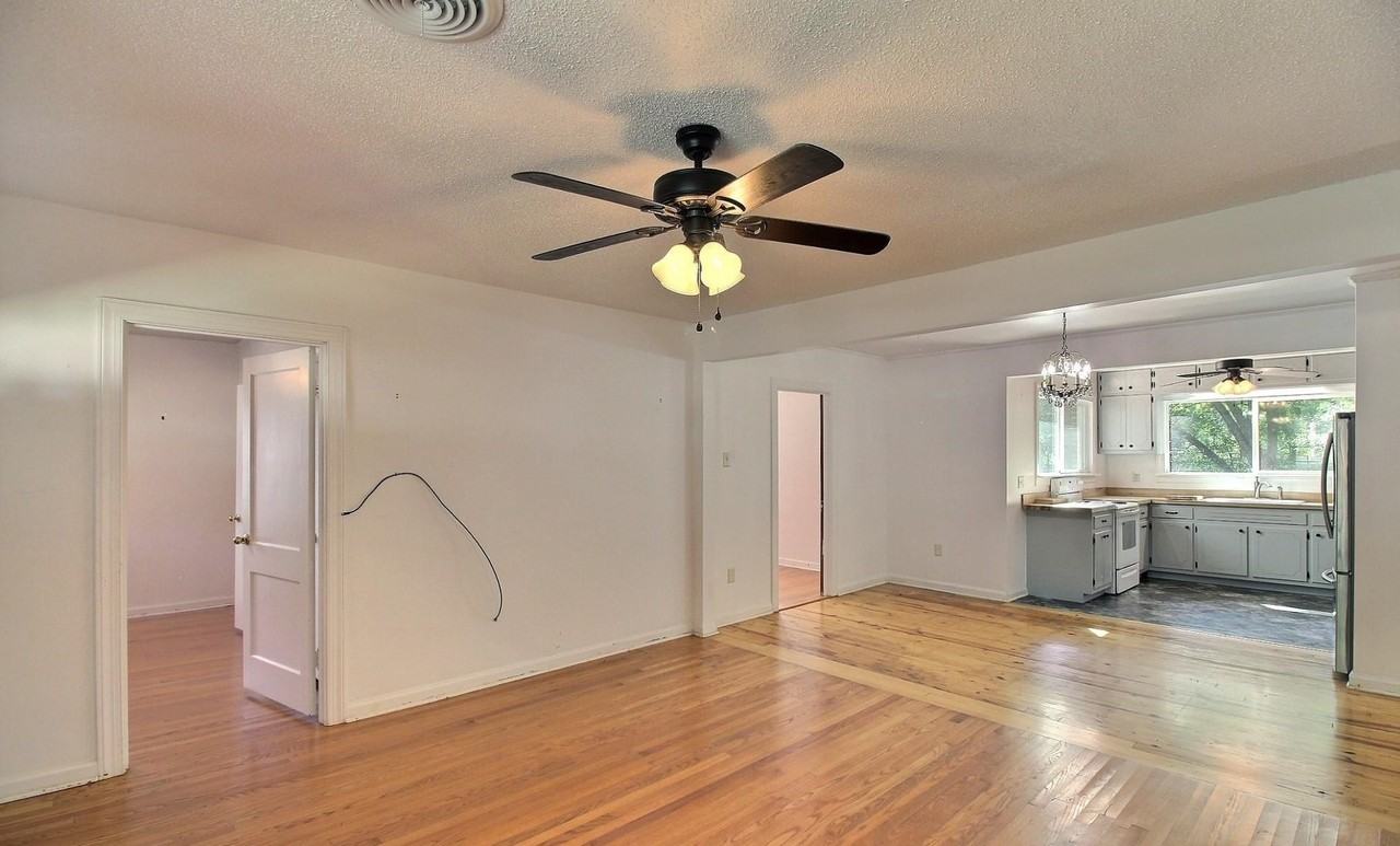 487 S Center St - Photo 6 of 26