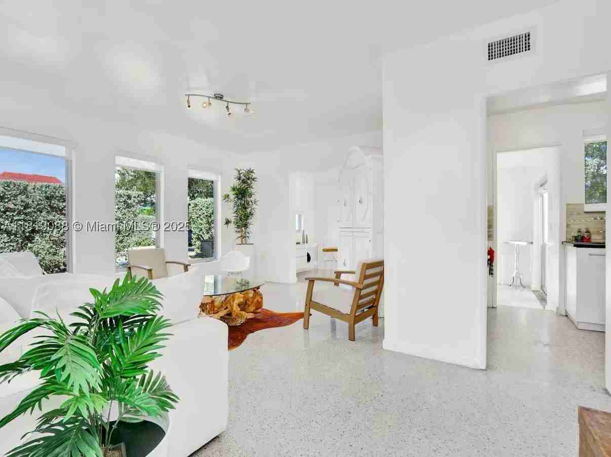 7537 W Treasure Dr - Photo 2 of 21