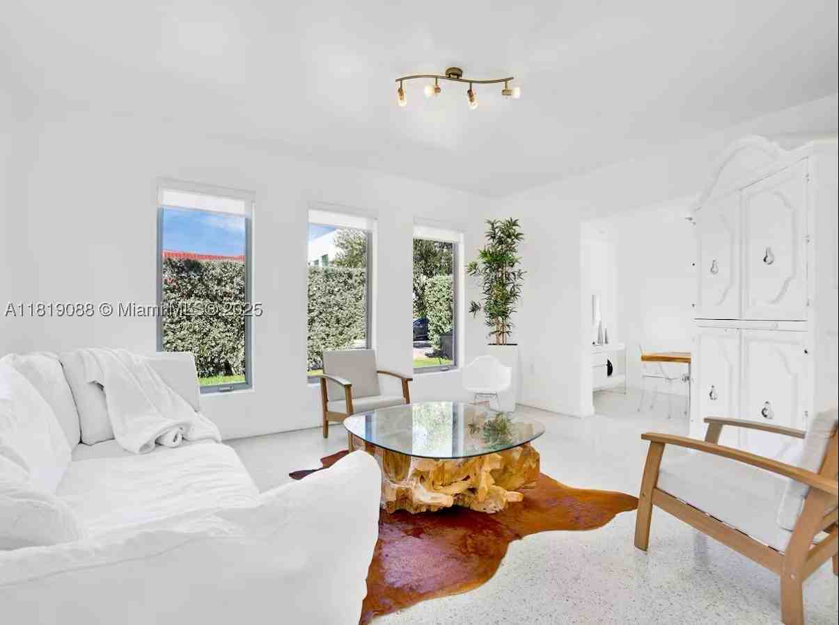 7537 W Treasure Dr - Photo 3 of 21