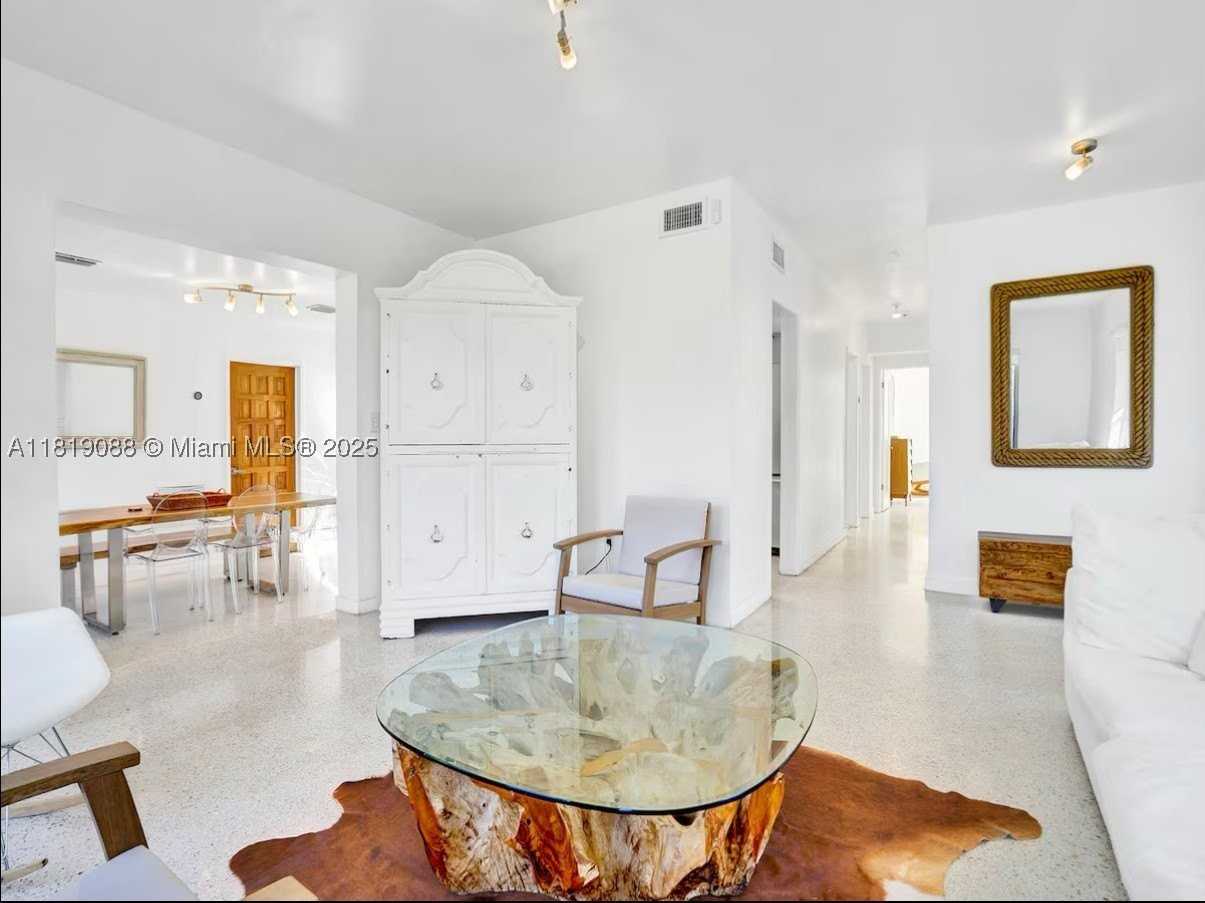 7537 W Treasure Dr - Photo 4 of 21