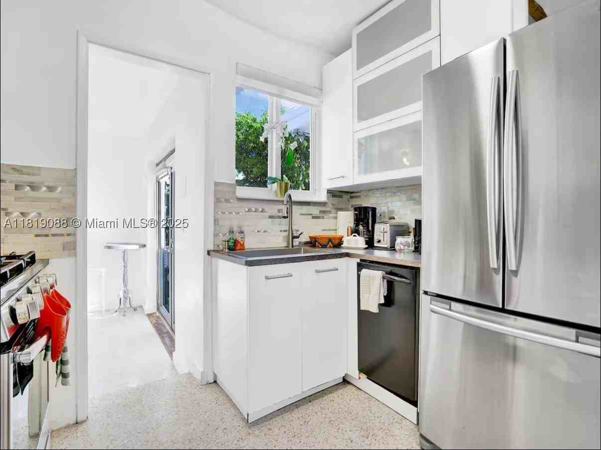 7537 W Treasure Dr - Photo 7 of 21