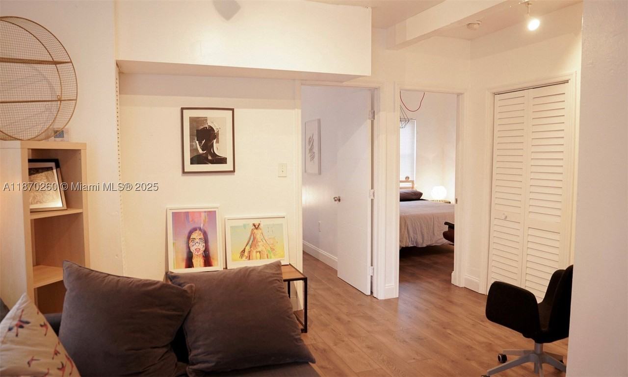 68 Nw 45th St #2 - Photo 4 of 20
