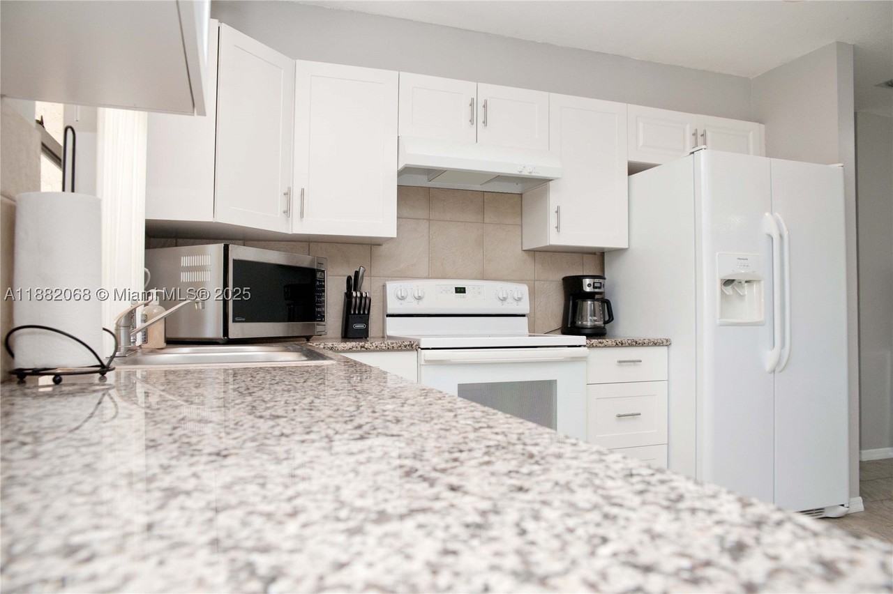 722 Se Thanksgiving Ave - Photo 6 of 37