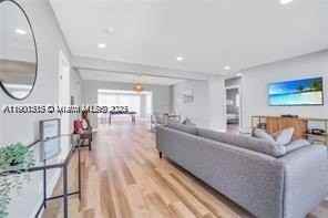 410 Pennsylvania Ave #410 - Photo 5 of 32