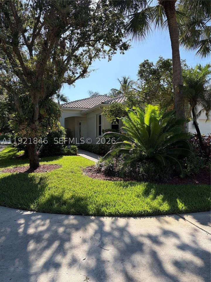 2518 Bay Pointe Ct