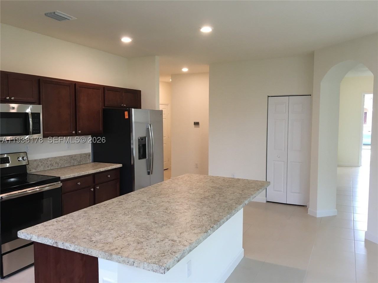 191 Se 35th Ave - Photo 7 of 50