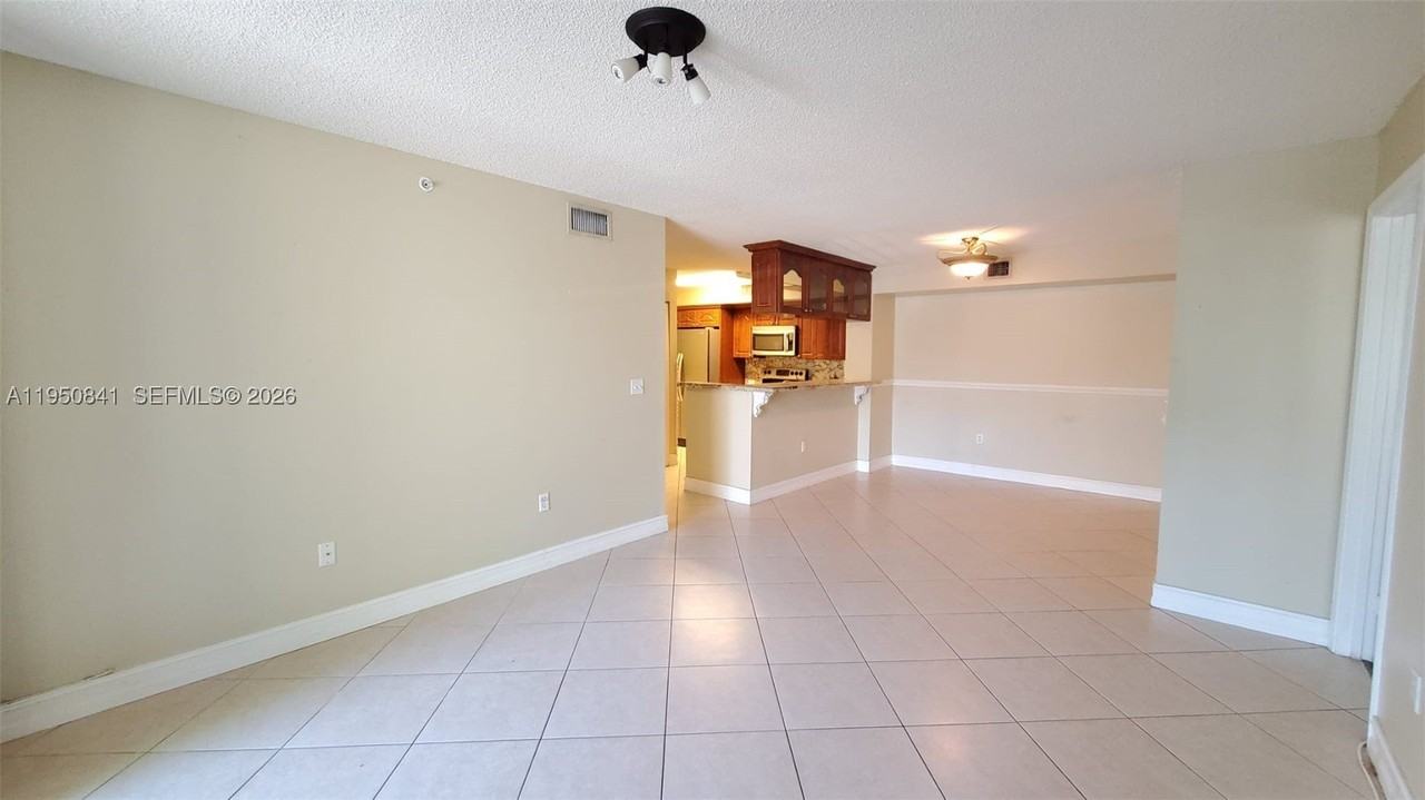 577 Sw 111th Ln #203 - Photo 3 of 24