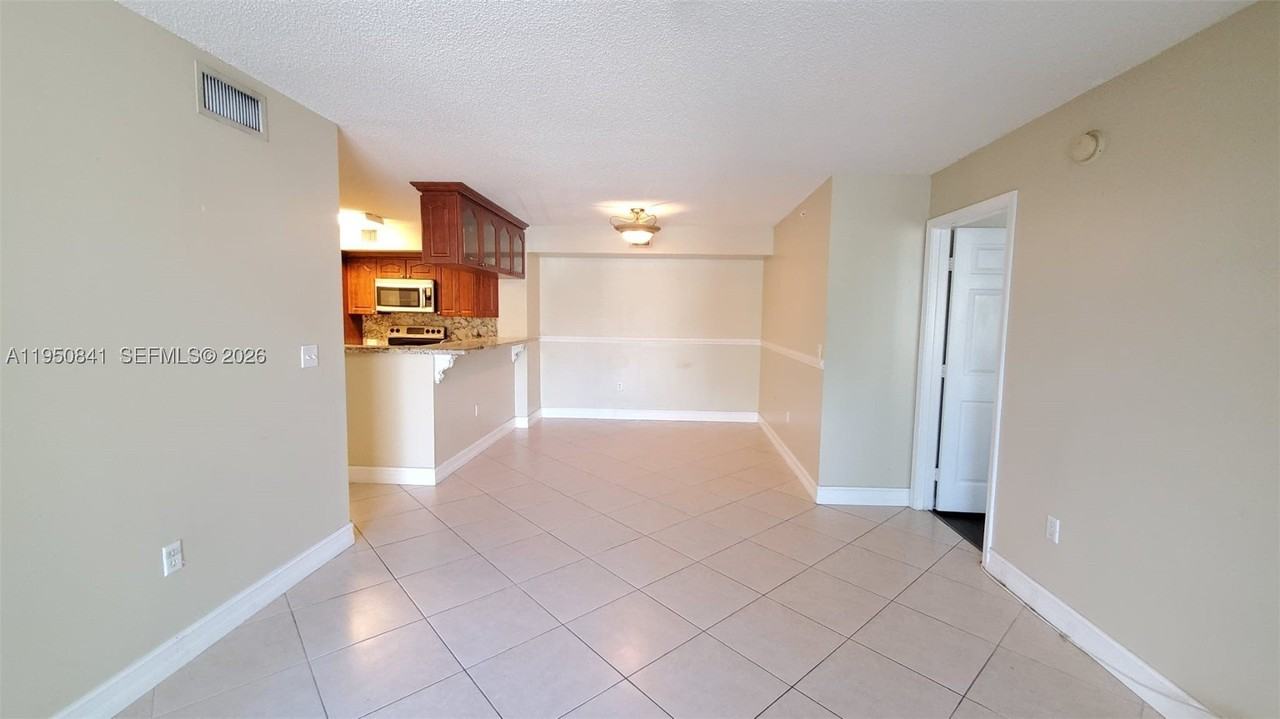 577 Sw 111th Ln #203 - Photo 4 of 24