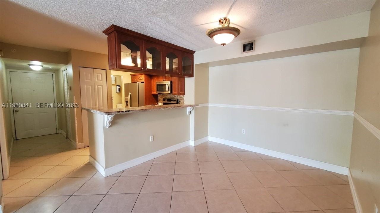 577 Sw 111th Ln #203 - Photo 5 of 24