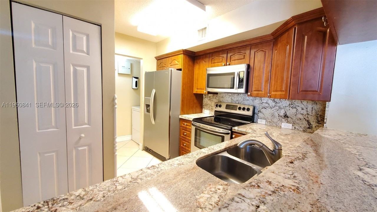 577 Sw 111th Ln #203 - Photo 6 of 24