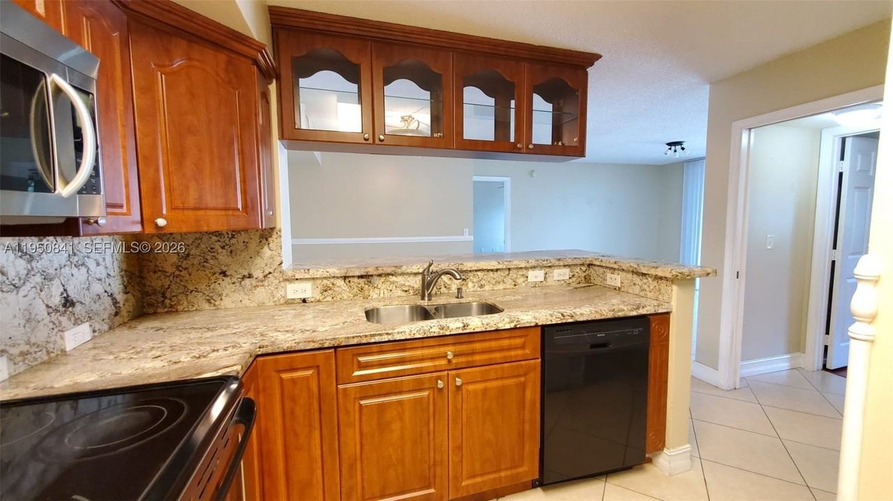 577 Sw 111th Ln #203 - Photo 7 of 24