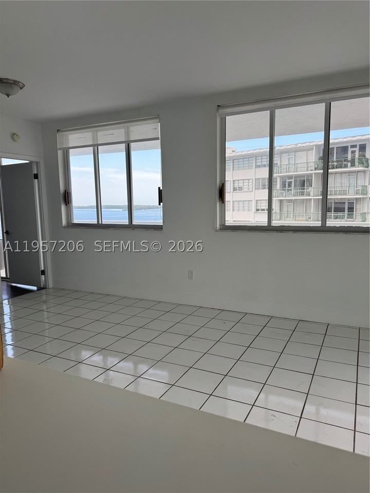 1402 Brickell Bay Dr #1103 - Photo 7 of 15