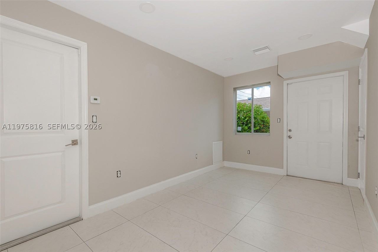 815 Nw 3rd Ave #813 - Photo 3 of 25