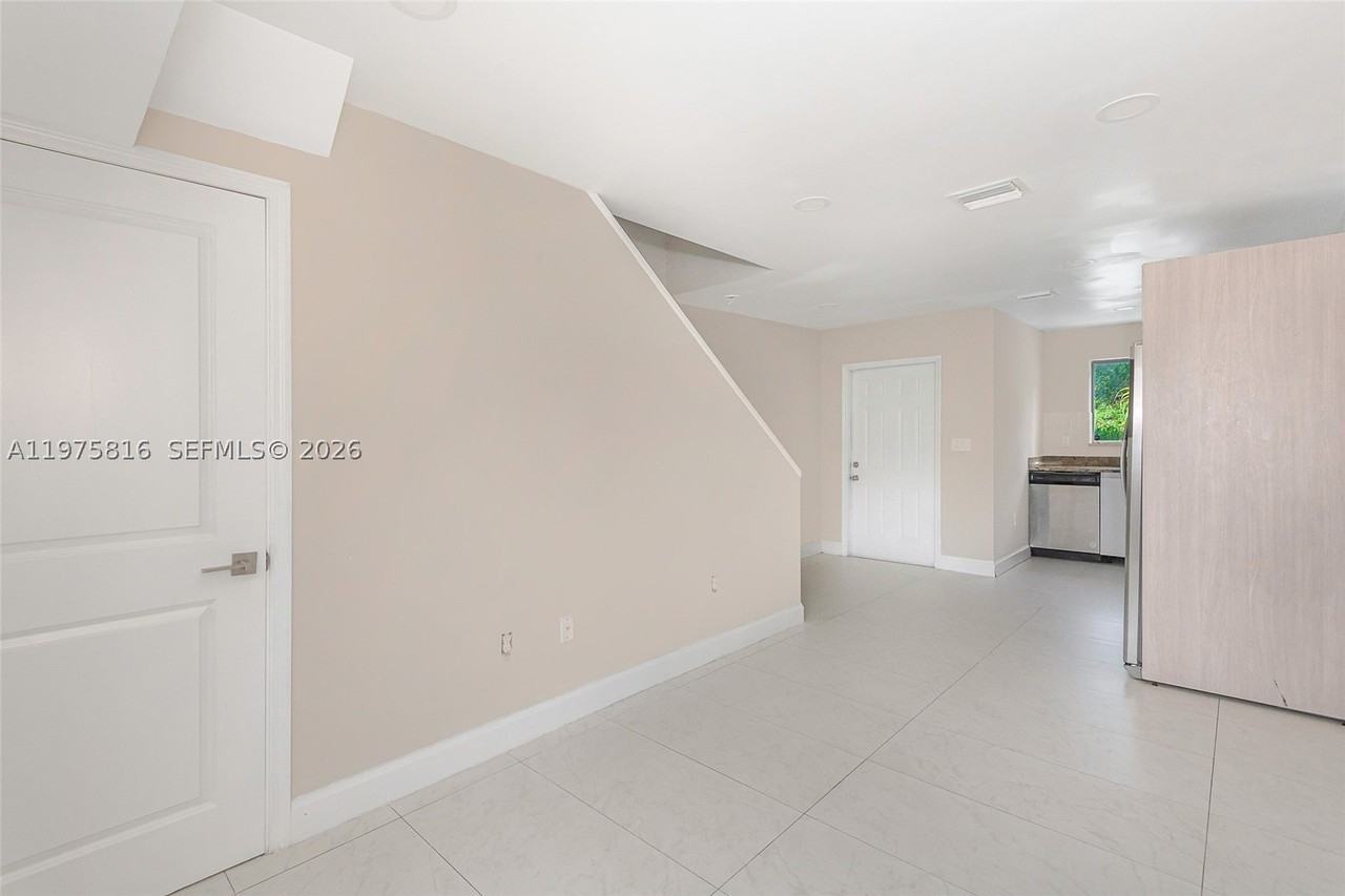 815 Nw 3rd Ave #813 - Photo 5 of 25
